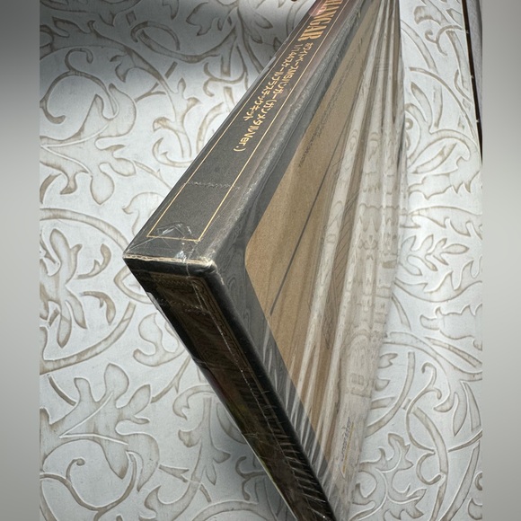 1/144 Scale White Base MS Hangar Ver.1 Plastic Model Kit - Picture 3 of 4